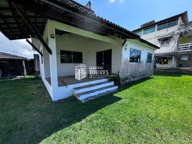 Casa com laje livre a venda de 2/4 com área de terreno total de 700m² no Cond. Canto de Arembepe em AREMBEPE