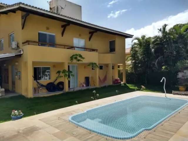 Cód. 590 Piatã Casa com 5/4, sendo 2 suítes e Piscina Privativa