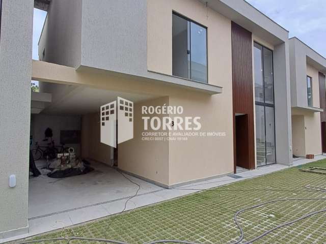 Casa duplex a venda de 4/4, 3 suítes com 190m² e 2 garagens em BURAQUINHO