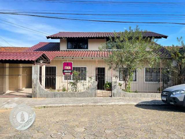 Casa com 4 quartos sendo duas suítes , piscina , área de festa, no bairro Fortaleza !!!