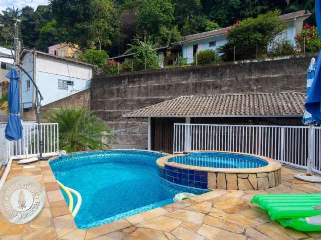 Uma ótima oportunidade para você que busca uma casa na região central de Blumenau-SC.