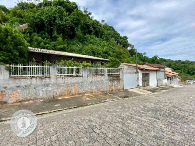 Oportunidade Imperdível! Casa Espaçosa com Excelente Localização em Fortaleza Alta