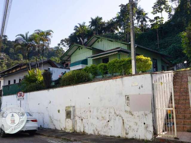 Casa mista no bairro Escola Agricola com 3 dormitórios e com muito potencial construtivo para casas e sobrados!