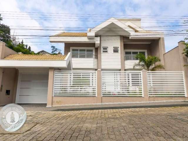 Encantadora Casa Moderna com Campo de Futebol no Bairro Escola Agrícola