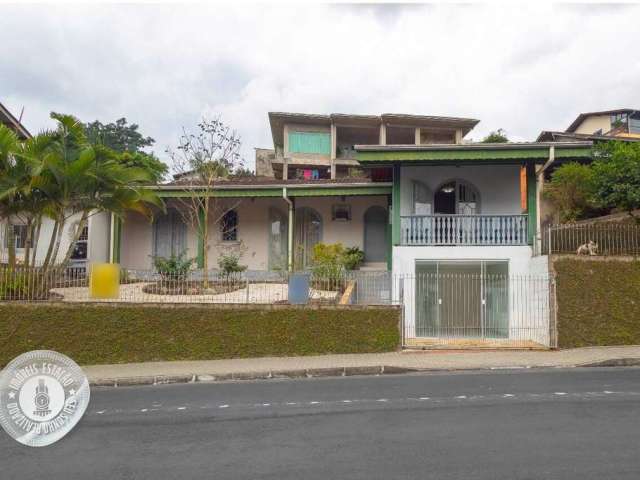 Excelente casa em situada em corredor de serviço bairro fortaleza