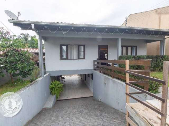 Excelente casa com piscina no bairro da velha a cerca de 5 min da vila germânica!