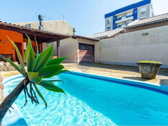 Espetacular casa,  com 3 Dormitórios, sendo duas suites, piscina, 224m² privativos - Bairro Paradiso