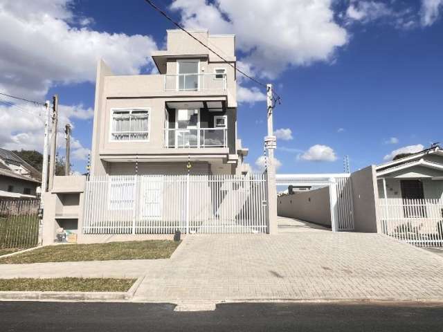 Lindo Sobrado dentro de condomínio,  com 3 dormitórios, terraço com churrasqueira.