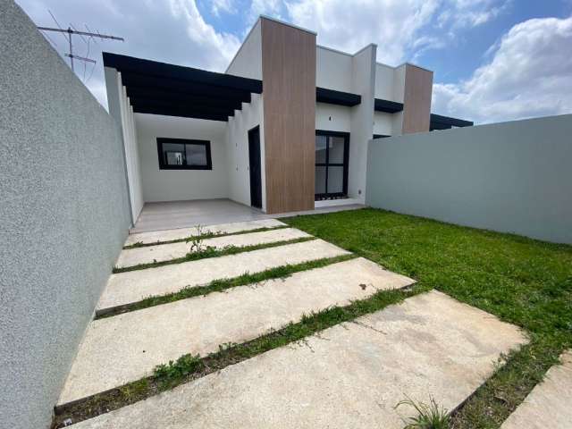 Excelente casa no ouro fino, com 3 dormitorios sendo uma suite, quintal frente e fundos.