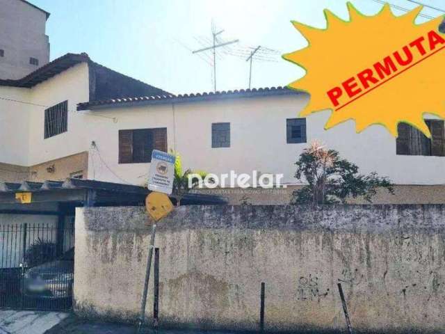 Sobrado com 3 dormitórios (1 é suite) na Freguesia do Ó, terreno de 155m² e área construída de 113m². Próximo às principais avenidas. Estuda Permuta.