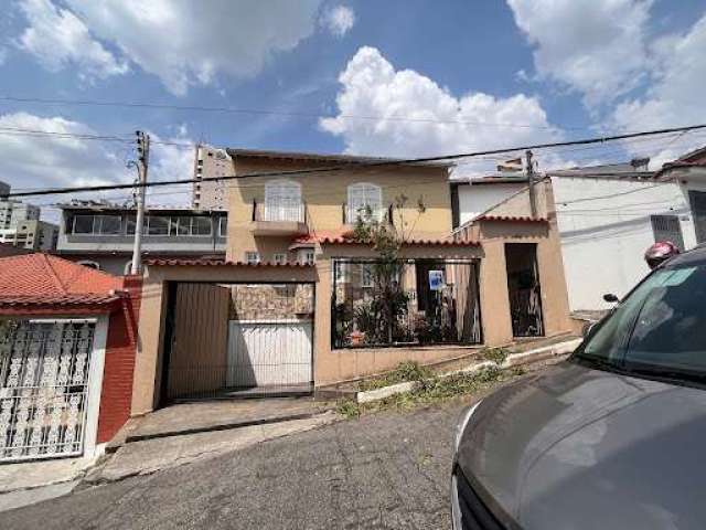 Sobrado à VENDA com 4 dormitórios e 3 vagas localizado no Mandaqui:  - 4 dormitórios sendo 1 suíte e 2 com varanda - 2 banheiros - Sala para 2 ambient