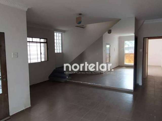 Excelente Casa na Vila Romana tanto para moradia como para ponto comercial.