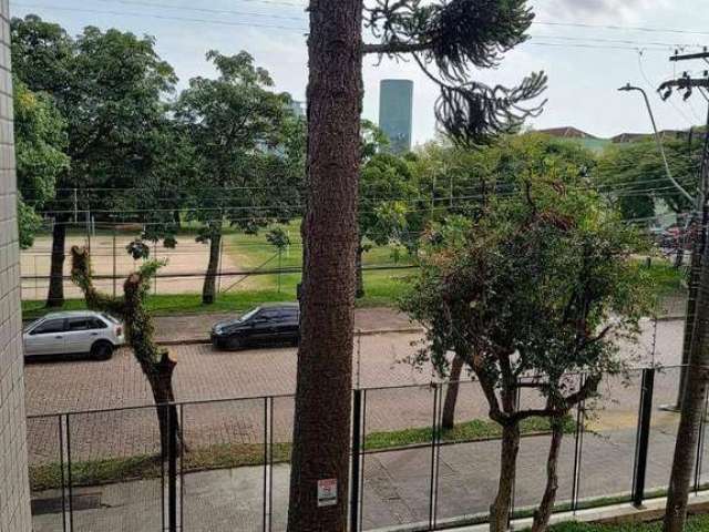 Lindo ed. peq. fre. praça e junto ao barra