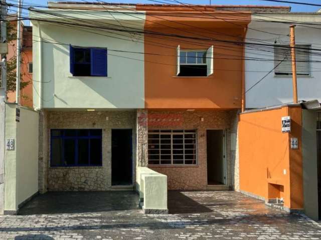 Sobrado em vila, sendo 2 dorm, sala ampla, coz, 1 vaga. Oportunidade