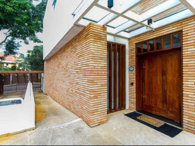 CASA  NO ALTO DA BOA VISTA COM 4 DORMITÓRIOS, 4 SUÍTES e 4 VAGAS DE GARAGEM