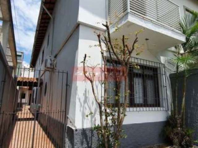 Agradável casa na Chácara Santo Antônio, 179 m de terreno, 3 dorm, 2 salas, 3 banheiros. 3 vagas.