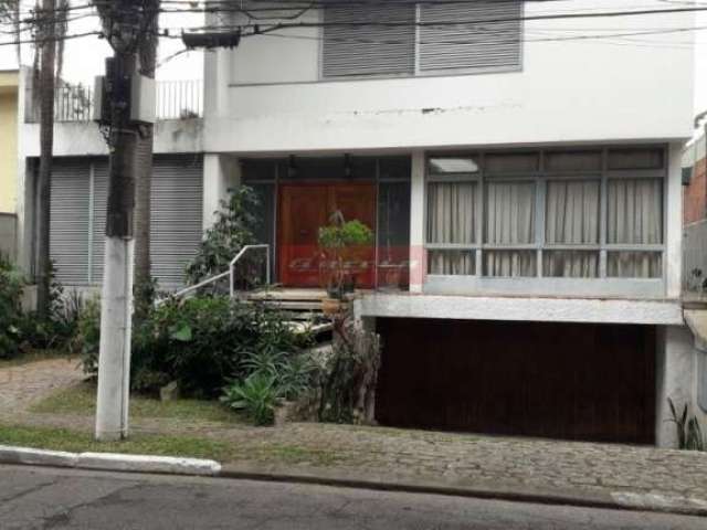 Excelente Oportunidade! Casa com 4 dorm, 4 salas, 6 baheiros e 8 vagas de garagem.