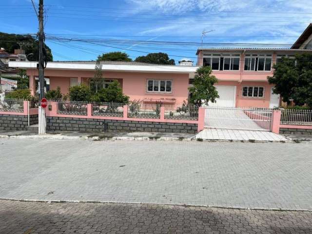 Casa para Venda em São José, Centro, 4 dormitórios, 4 suítes, 2 banheiros, 2 vagas