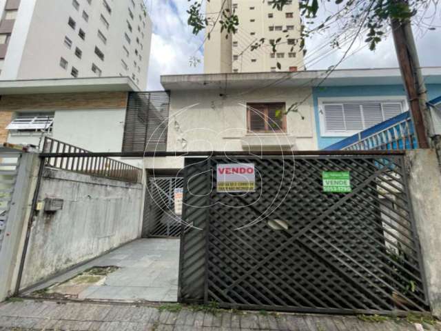 Sobrado para VENDA com 143m² no coração de Moema.