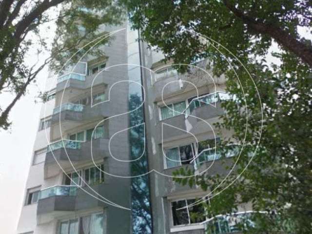 Espaçoso Apartamento de 3 Dormitórios com Suíte e Varanda no Campo Belo