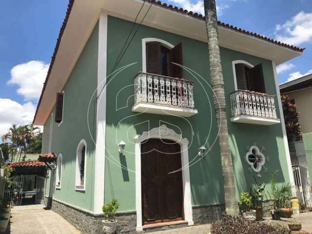 Casa em rua fechada para locação na Granja Julieta com segurança 24 horas.