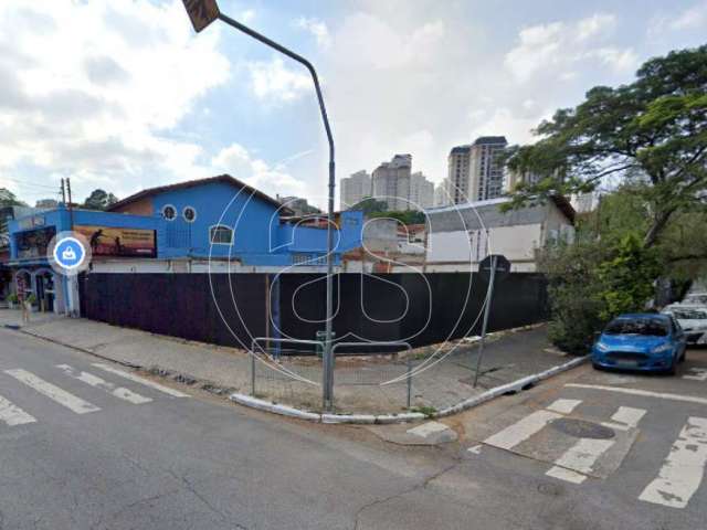 Terreno comercial de esquina com 460m² de área total