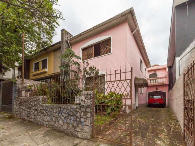 Casa super espaçosa, em ótima localização, com 04 dormitrios.