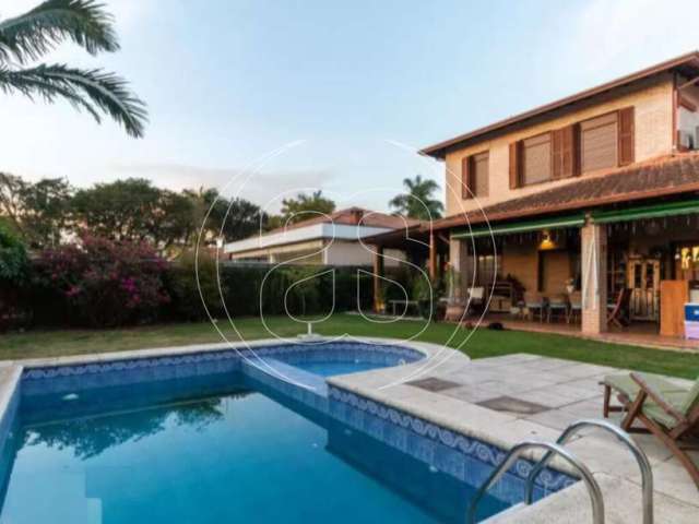 Oportunidade de Casa com Piscina, Jardim e Quintal