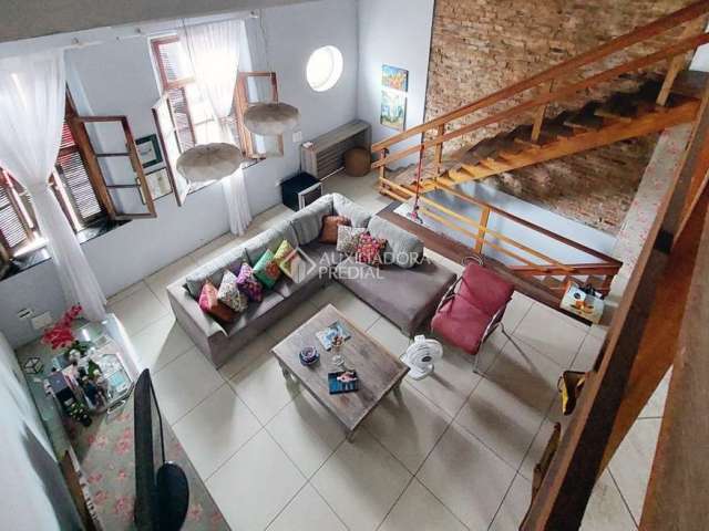 Casa com 3 quartos à venda na Rua Comendador Coruja, 389, Floresta, Porto Alegre, 420 m2 por R$ 950.000