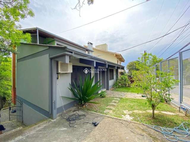 Casa com 5 quartos à venda na Rua Fernando Osório, 235, Teresópolis, Porto Alegre, 278 m2 por R$ 750.000