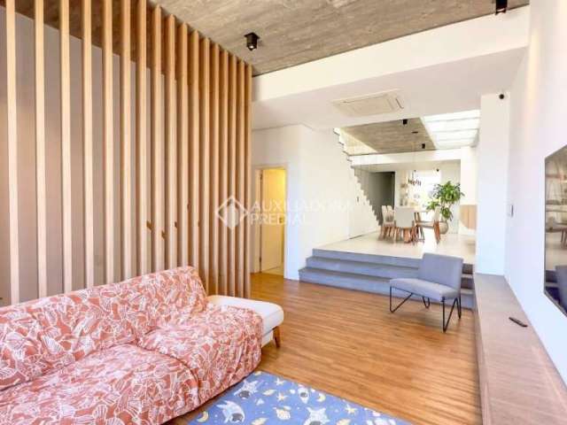 Casa em condomínio fechado com 3 quartos à venda na Rua Moema, 513, Chácara das Pedras, Porto Alegre, 350 m2 por R$ 1.999.990