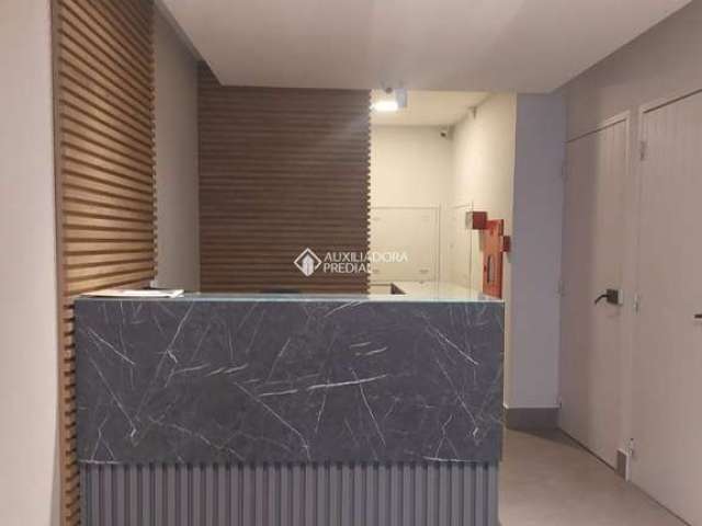 Sala comercial à venda na Avenida Cristóvão Colombo, 2427, Floresta, Porto Alegre, 51 m2 por R$ 310.000