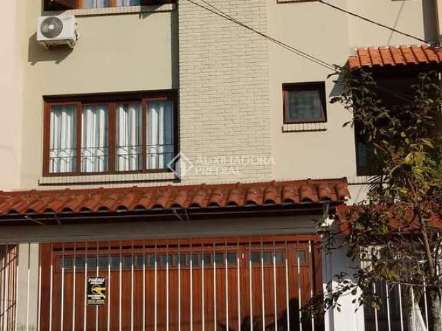 Casa com 3 quartos à venda na Rua Professora Thereza Noronha, 39, Espírito Santo, Porto Alegre, 237 m2 por R$ 890.000