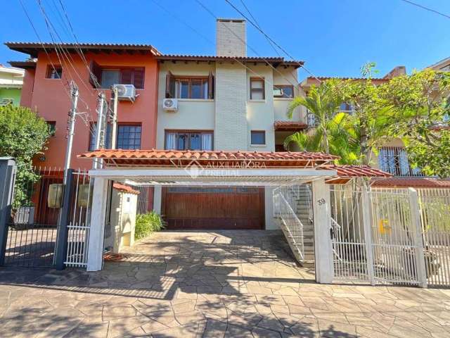 Casa com 3 quartos à venda na Rua Professora Thereza Noronha, 39, Espírito Santo, Porto Alegre, 237 m2 por R$ 790.000