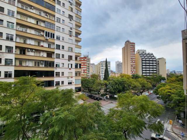 Apartamento com 1 quarto à venda na Avenida Borges de Medeiros, 1047, Centro Histórico, Porto Alegre, 65 m2 por R$ 260.000