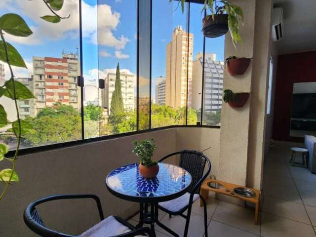 Apartamento com 2 quartos à venda na Avenida Borges de Medeiros, 1047, Centro Histórico, Porto Alegre, 74 m2 por R$ 310.000