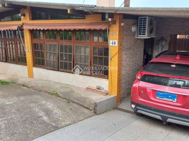 Casa com 3 quartos à venda na Rua Vicenta Maria, 40, Rubem Berta, Porto Alegre, 200 m2 por R$ 640.000