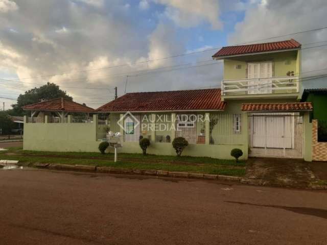 Casa com 3 quartos à venda na Avenida Ponche Verde, 837, Jardim dos Lagos, Guaíba, 131 m2 por R$ 450.000