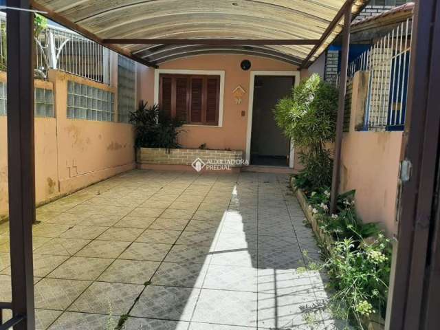 Casa com 3 quartos à venda na Rua Geraldo Pastoriza, 62, Hípica, Porto Alegre, 61 m2 por R$ 290.000