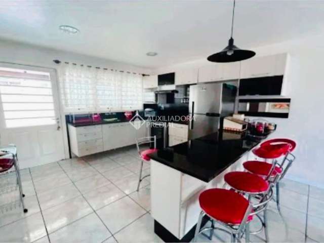 Casa com 3 quartos à venda na Rua Doutor Alfredo Angelo Filho, 497, Igara, Canoas, 206 m2 por R$ 889.000