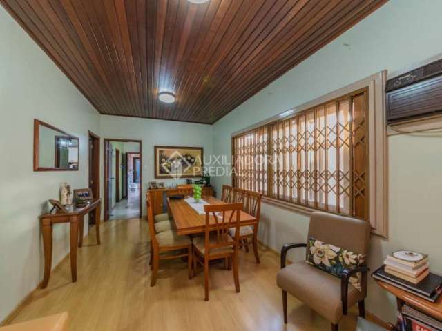 Casa com 3 quartos à venda na Avenida Benno Mentz, 1707, Vila Ipiranga, Porto Alegre, 128 m2 por R$ 650.000