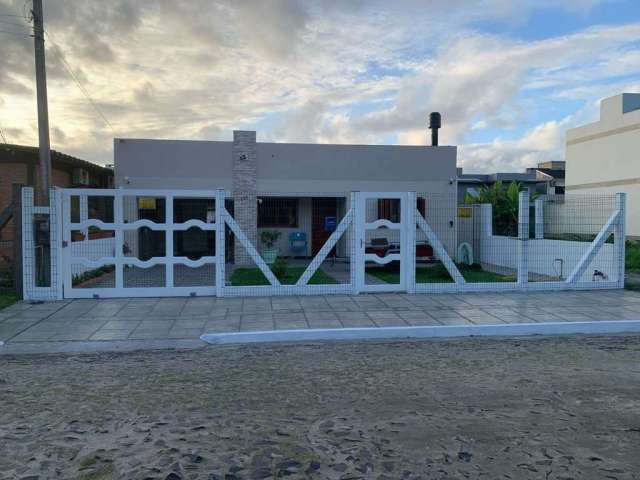 Casa com 2 quartos à venda na Castro Alves, 224, Zona Nova, Tramandaí, 100 m2 por R$ 650.000