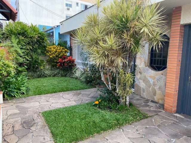 Casa em condomínio fechado com 3 quartos à venda na Rua Fátima, 314, Partenon, Porto Alegre, 289 m2 por R$ 900.000