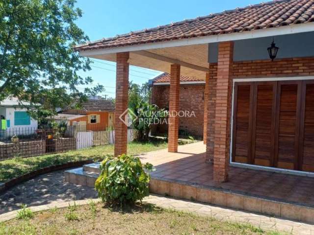 Casa em condomínio fechado com 2 quartos à venda na Avenida Leonardo Carlucci, 120, Espírito Santo, Porto Alegre, 150 m2 por R$ 480.000