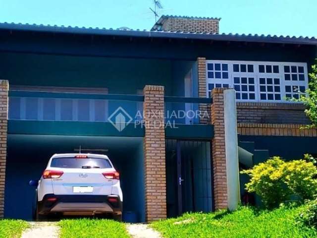 Casa em condomínio fechado com 4 quartos à venda na Rua dos Guananas, 290, Espírito Santo, Porto Alegre, 200 m2 por R$ 585.000