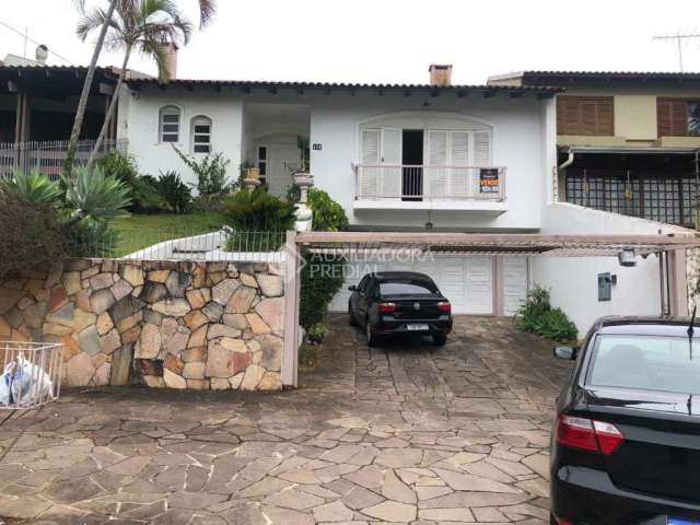 Casa com 3 quartos à venda na Rua Araponga, 174, Chácara das Pedras, Porto Alegre, 247 m2 por R$ 1.900.000