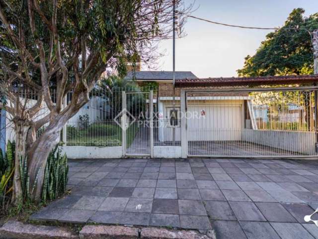 Casa com 3 quartos à venda na Rua Delfino Riet, 287, Santo Antônio, Porto Alegre, 322 m2 por R$ 1.300.000