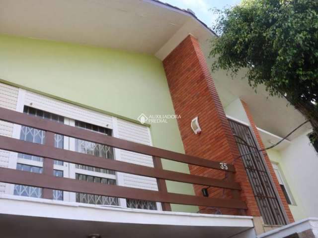 Casa com 3 quartos à venda na Rua Vladimir Herzog, 35, Jardim Carvalho, Porto Alegre, 180 m2 por R$ 650.000