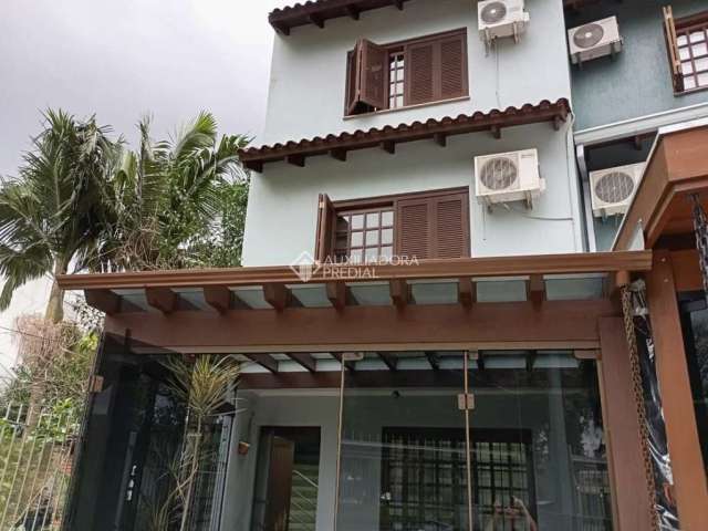 Casa com 3 quartos à venda na Praça Breno Caldas, 242, Jardim Itu Sabará, Porto Alegre, 144 m2 por R$ 695.000