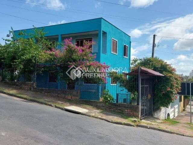 Casa com 3 quartos à venda na Rua Manoel Vitorino, 157, Partenon, Porto Alegre, 243 m2 por R$ 892.000